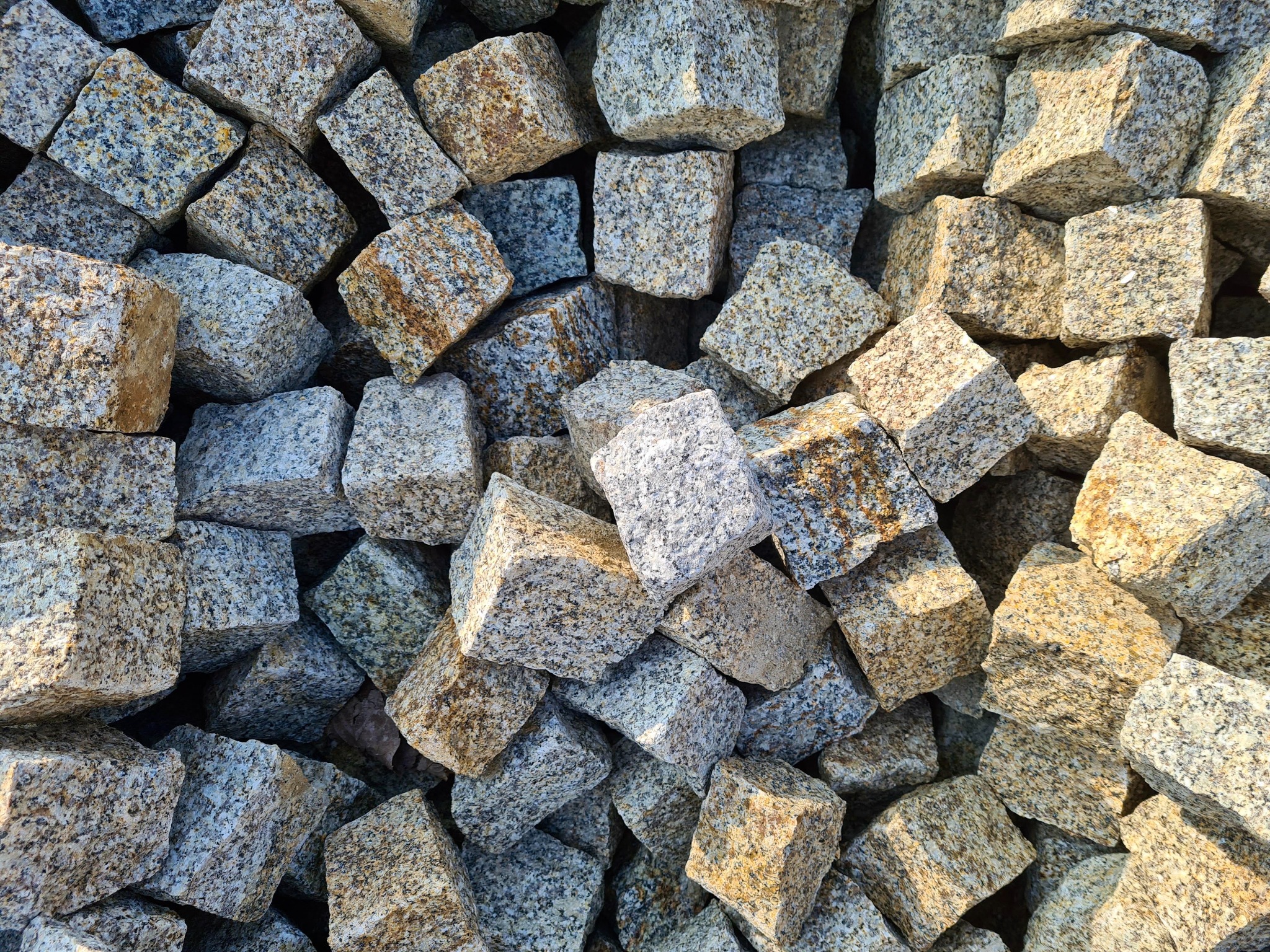 Kostka granitowa szaro-ruda