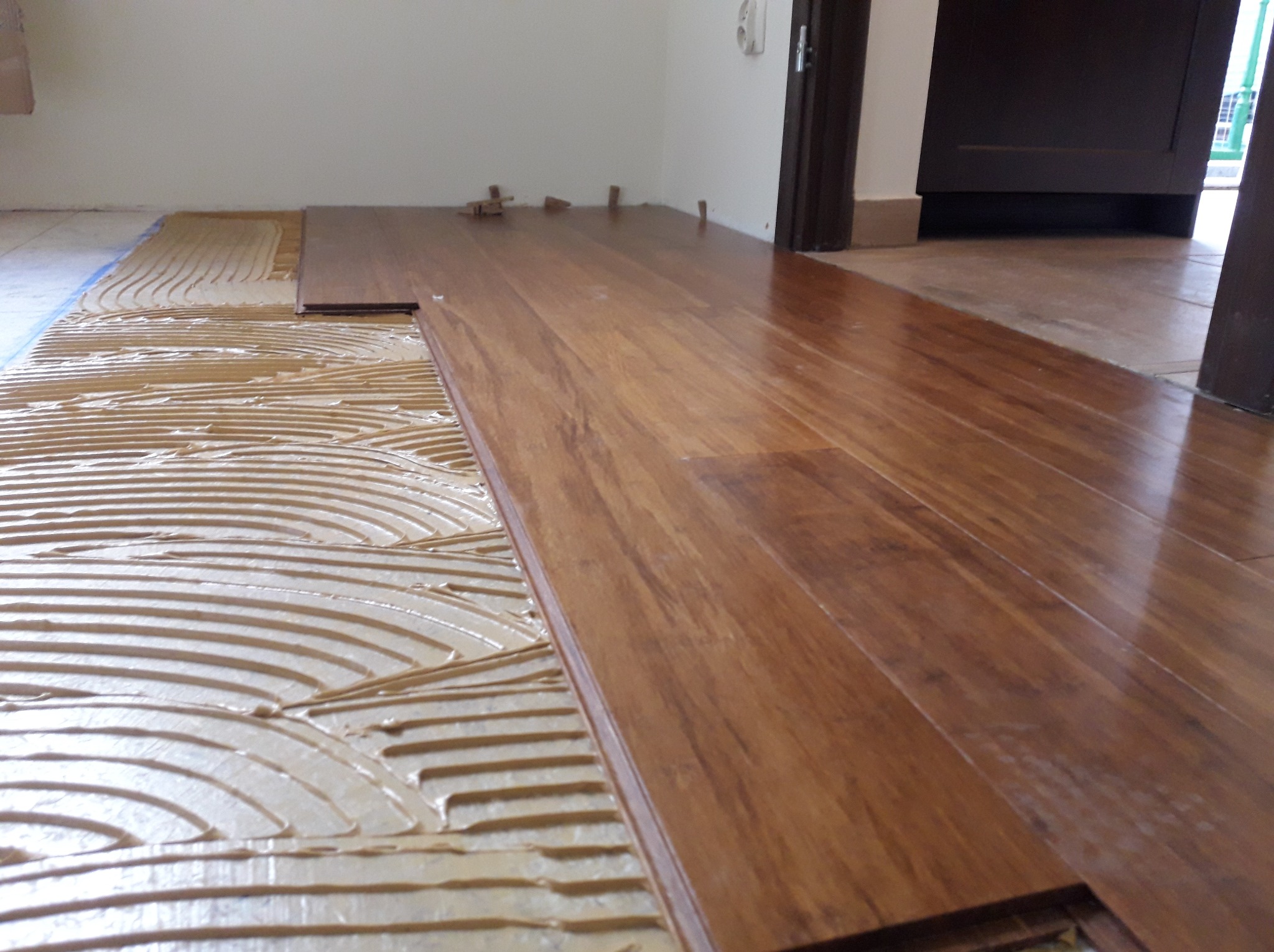 Układanie podłogi bambusowej