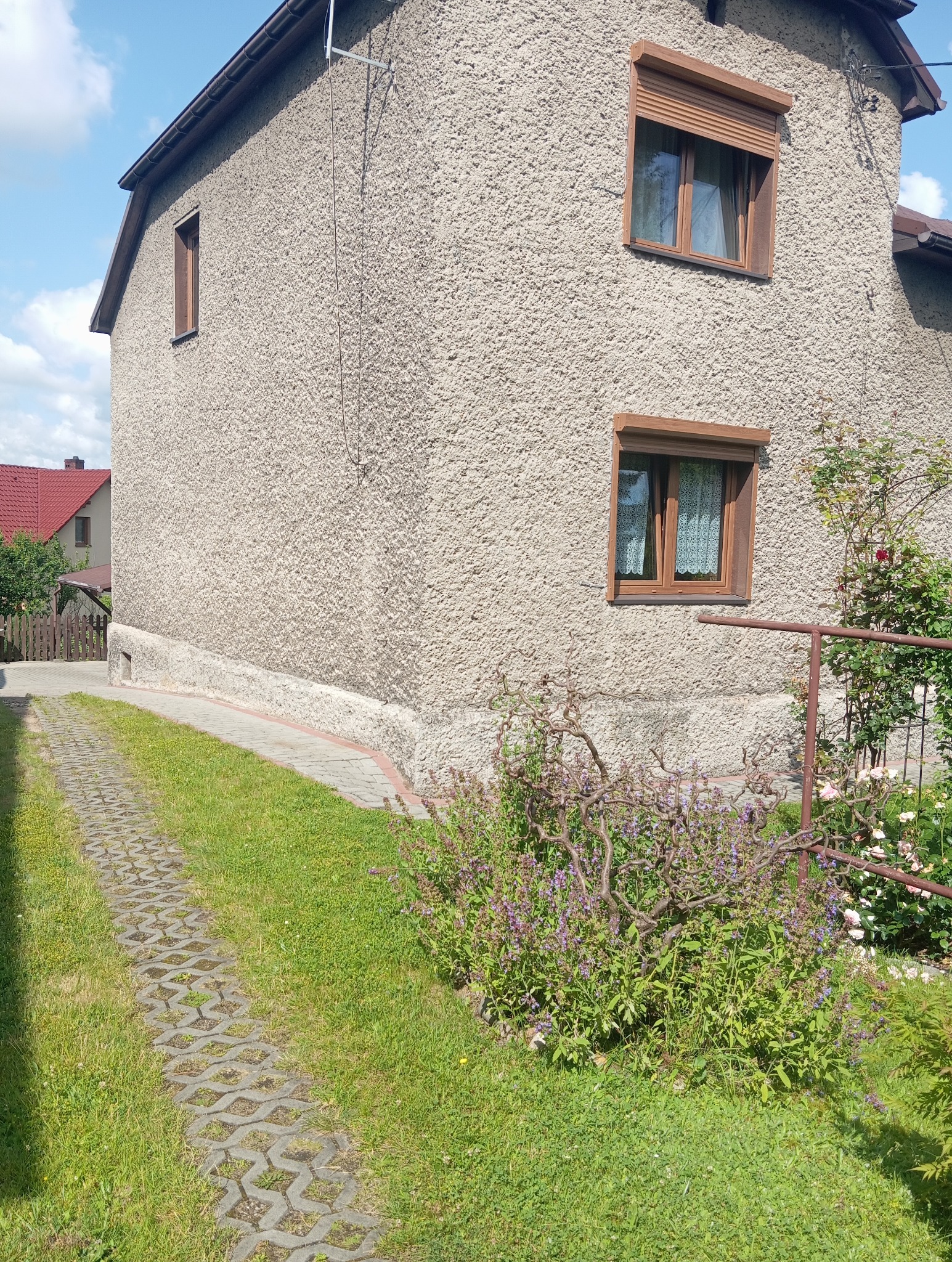 Zdjęcia budynku przed i po modernizacji