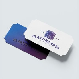 Maciej Arczyński - Dwa bilety z ząbkowanymi krawędziami, z gradientem kolorów i napisem 'Blasting Bass Beats' oraz grafiką słuchawek, leżą na jasnym tle.