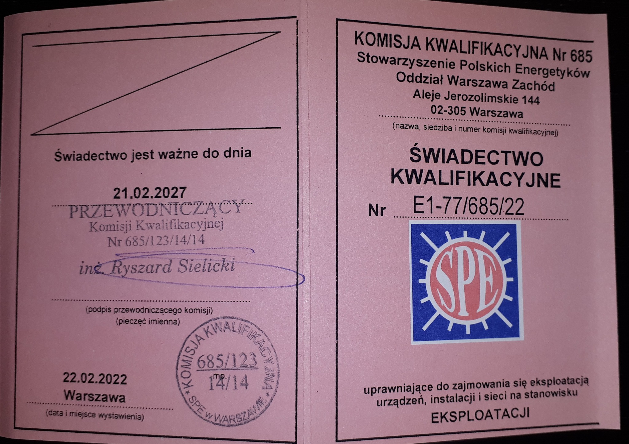 Świadectwo kwalifikacyjne SPE z datą ważności do 21.02.2027, uprawniające do eksploatacji urządzeń, instalacji i sieci. Pieczęć i podpis inż. Ryszarda Sielickiego.