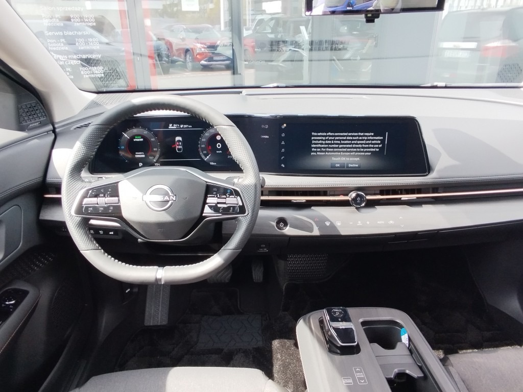 Nissan ARIYA wnętrze