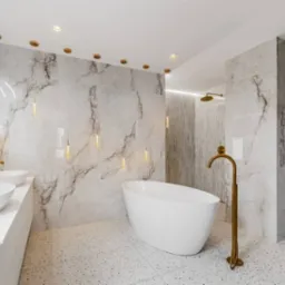 Elegancka łazienka z marmurowymi ścianami, wolnostojącą wanną i złotą armaturą. Nowoczesny design, subtelne oświetlenie punktowe i minimalistyczne umywalki.