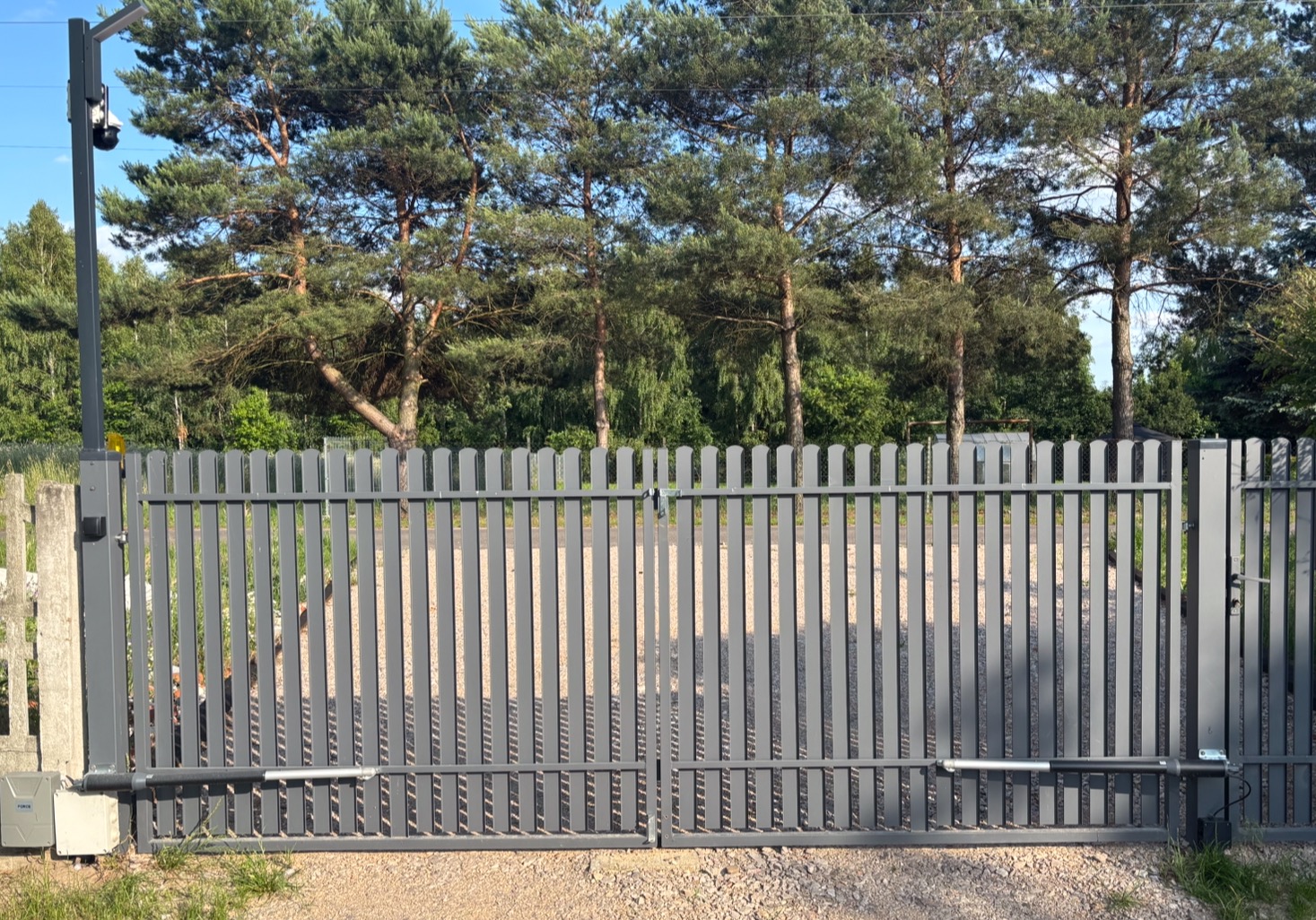 Wykonanie automatyki bramy na napędach force