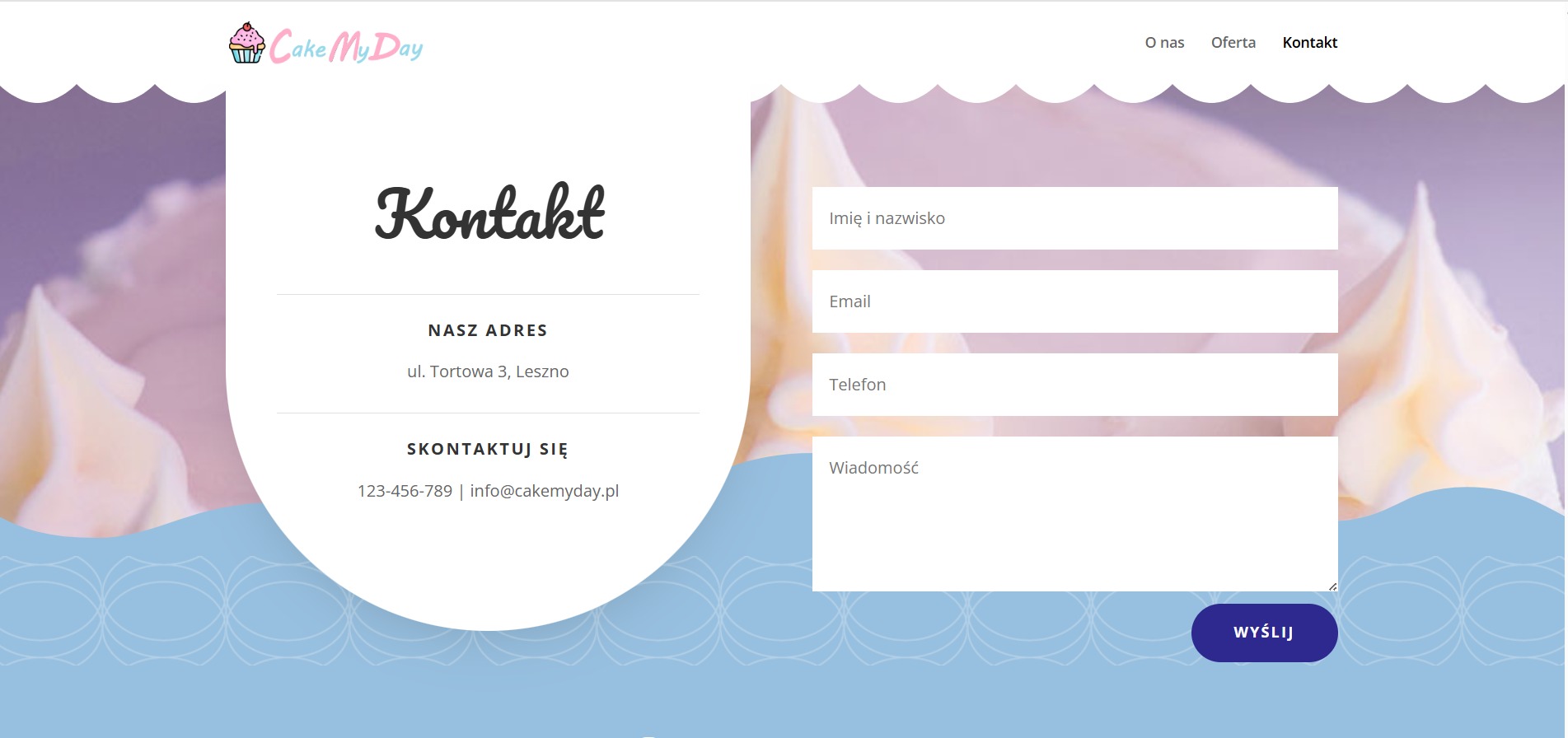 Strona 'Kontakt' Cake My Day z adresem, numerem telefonu, adresem email i formularzem kontaktowym na tle kremowego deseru.