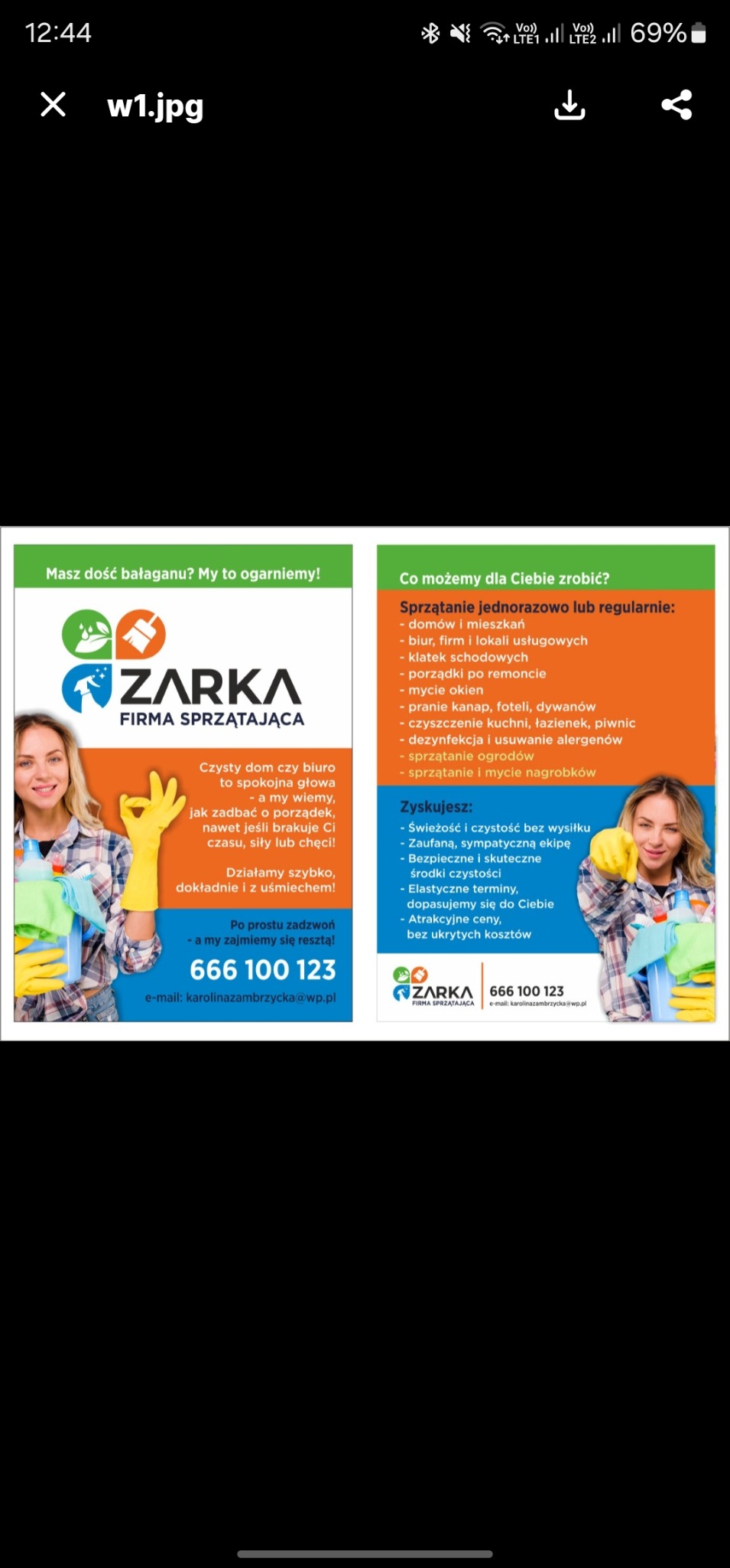 Reklama firmy sprzątającej Zarka z uśmiechniętą kobietą w rękawicach i środkami czystości. Oferta obejmuje sprzątanie domów, biur, po remontach i inne.