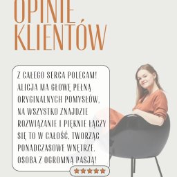 ALZA STUDIO Alicja Zapolna - Grafika z opinią klientki o projektantce wnętrz, siedzącej na krześle. Tekst: 'Alicja ma głowę pełną oryginalnych pomysłów, tworząc ponadczasowe wnętrze'.