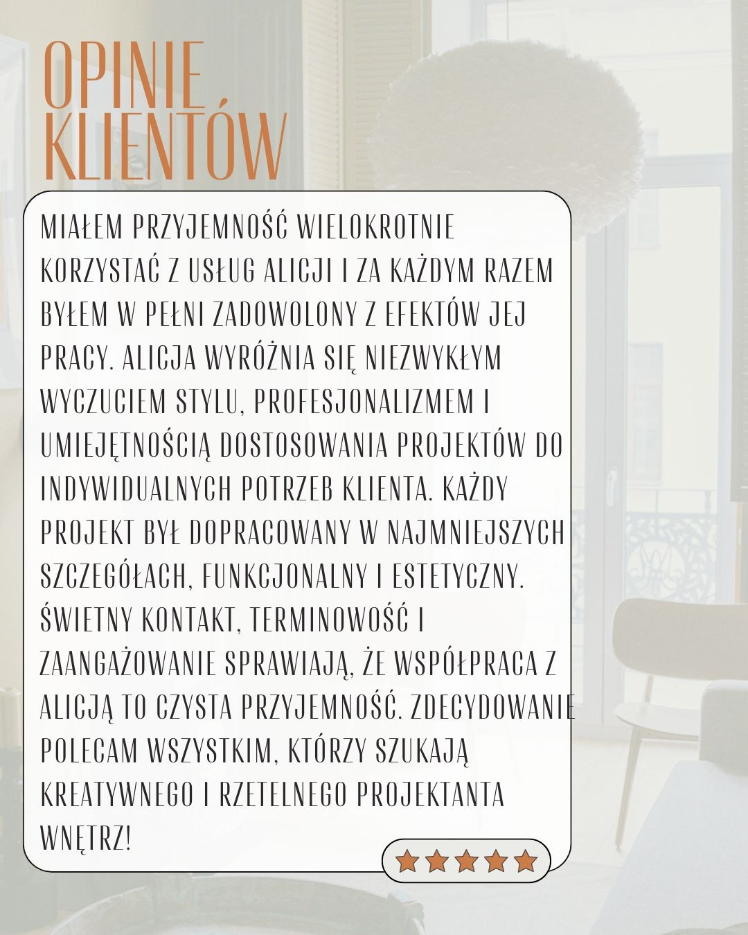 Grafika z tekstem opinii klienta o projektancie wnętrz Alicji, z oceną 5 gwiazdek. Tekst podkreśla profesjonalizm, wyczucie stylu i zaangażowanie.