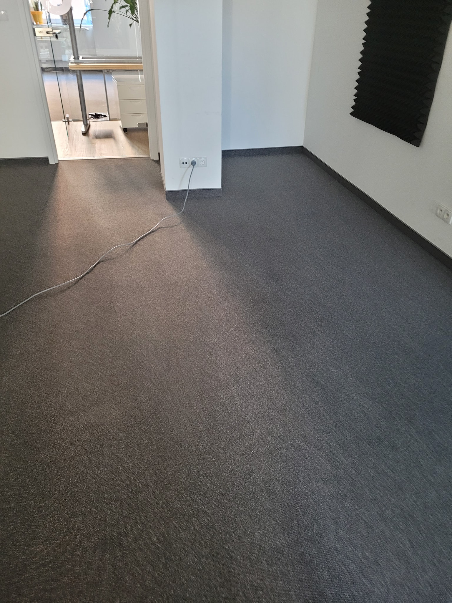 Pranie wykładzin w biurowcu pow 1500 m2