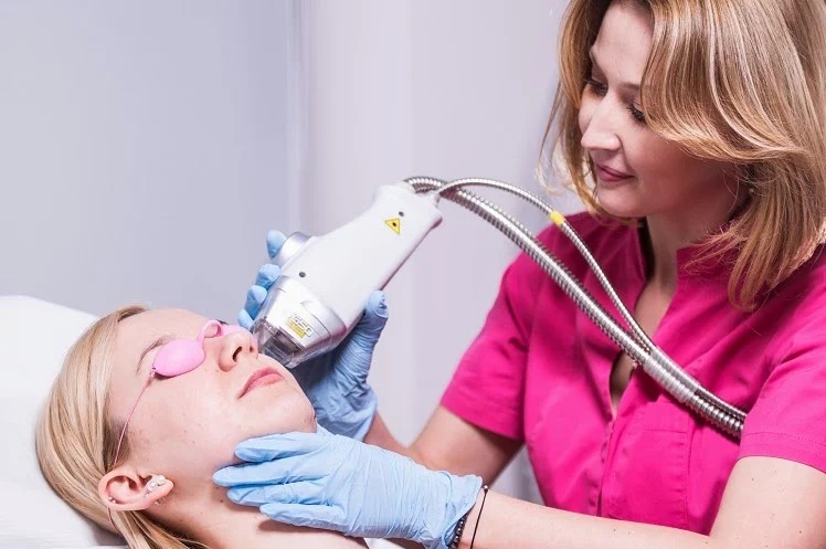 Dermamed - zabiegi laserowego odmładzania skóry. Lasery frakcyjne, laser tulowy, laser pikosekundowy.