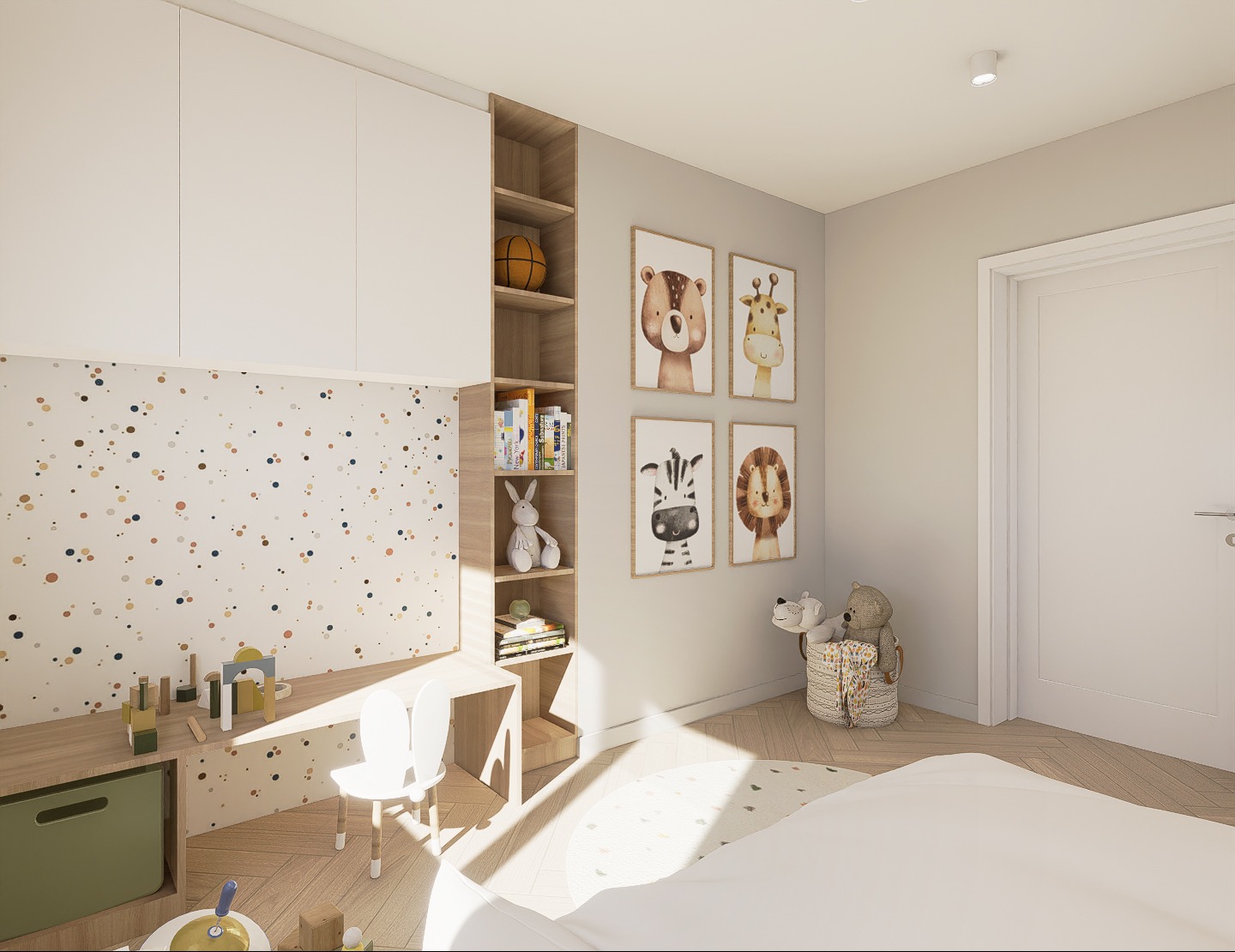 Jasne wnętrze pokoju dziecięcego z biurkiem, półkami, grafikami zwierząt i zabawkami, utrzymane w neutralnej kolorystyce z akcentami drewna.