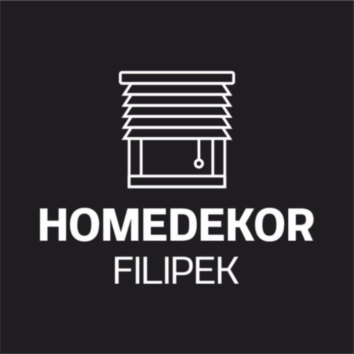 Minimalistyczna grafika: Biały piktogram rolety na czarnym tle, nad napisem HOMEDEKOR FILIPEK. Prosty, nowoczesny design.