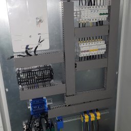 MEGAZORD - Montaż rozdzielnicy sterującej systemem VRV klimatyzacji, wraz z osprzętem i pomiarami.