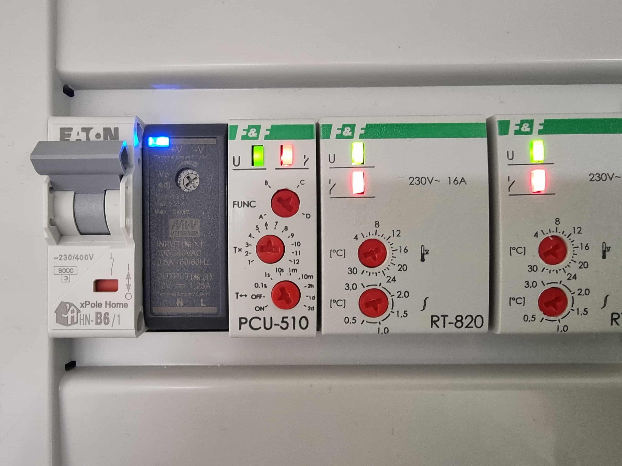 Praca naprzemienna klimatyzacji w pomieszczeniu serwerowni