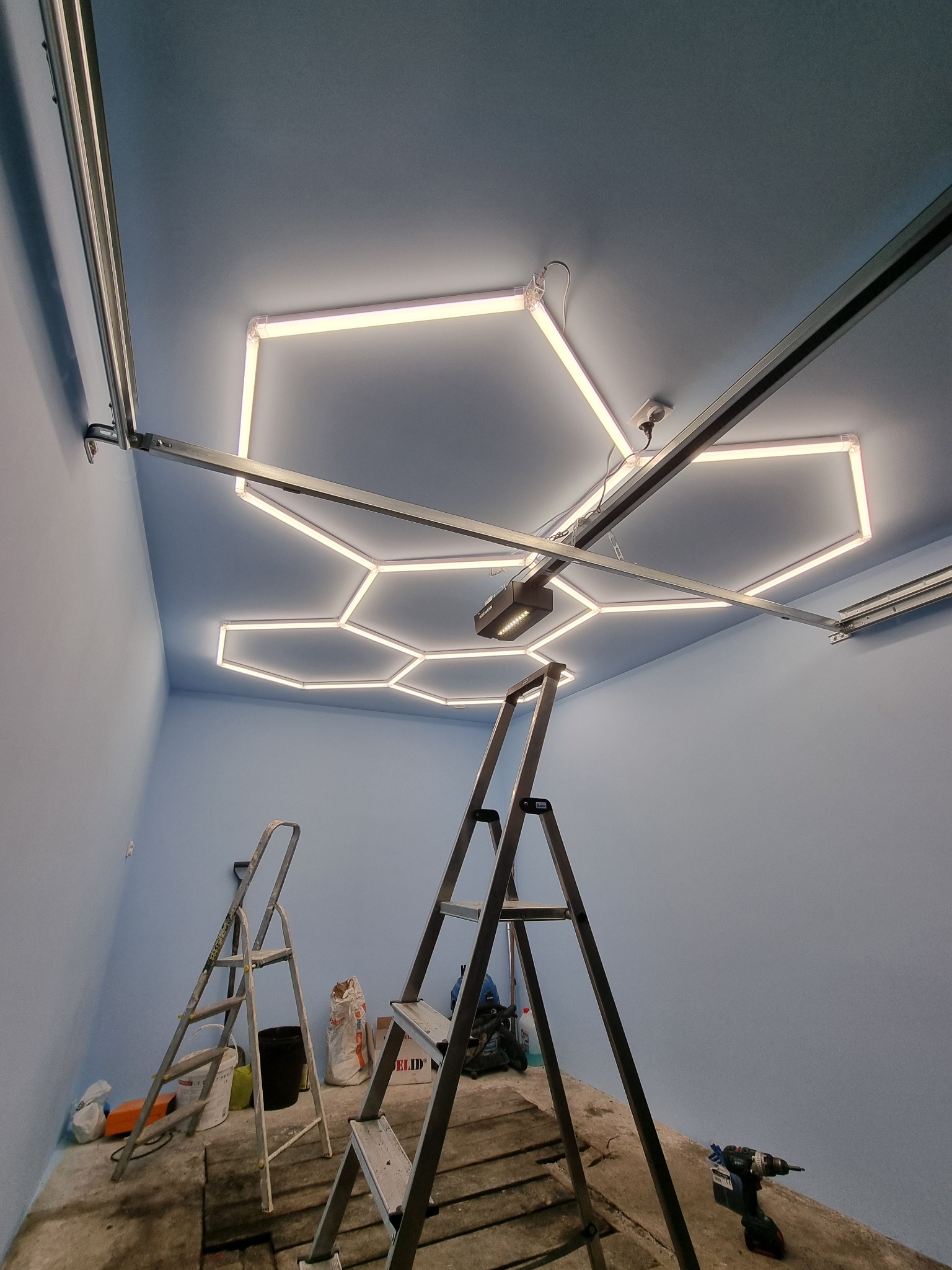 Montaż oświetlenia LED w garażu