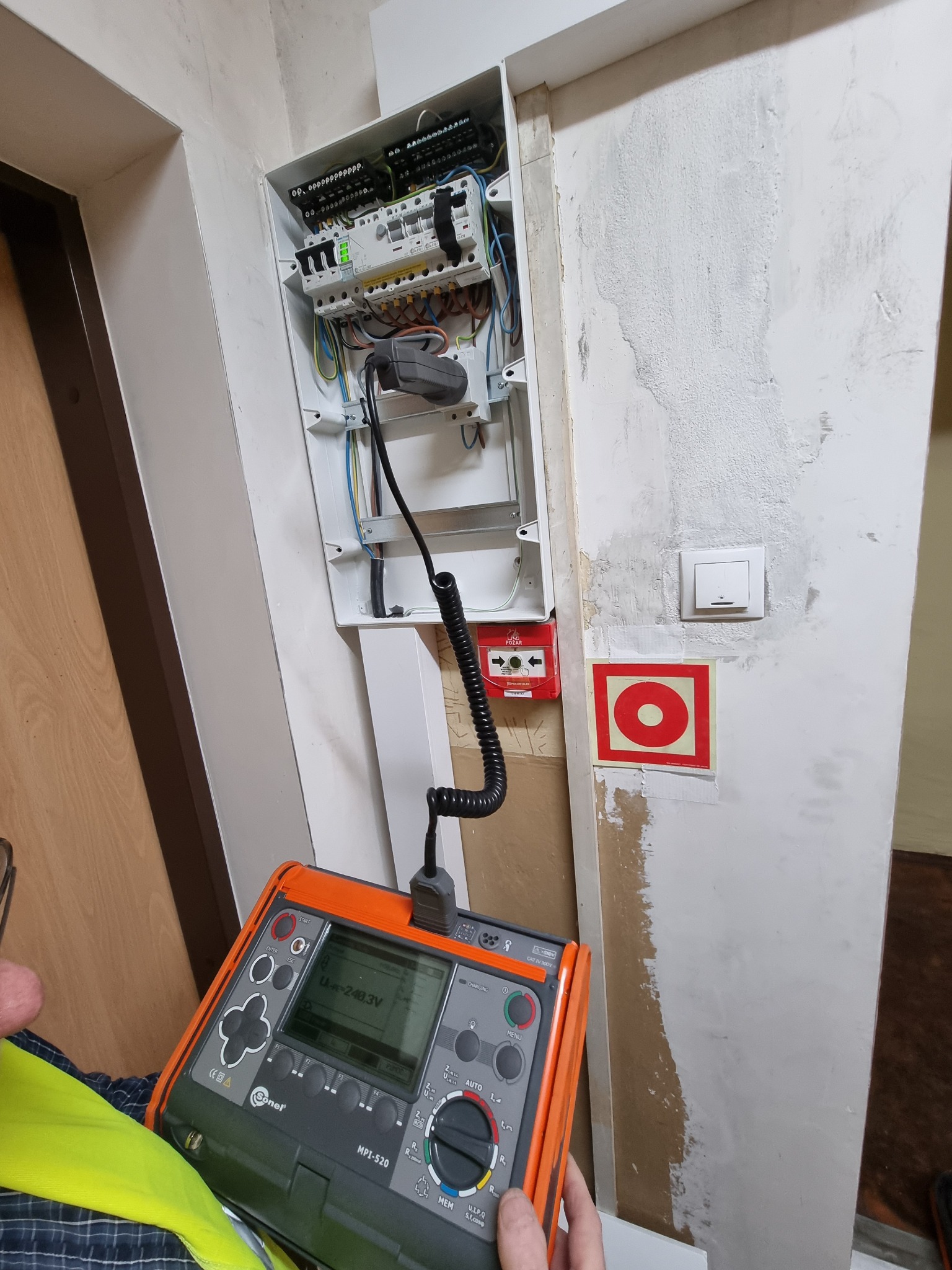 Pomiary elektryczne nowej instalacji (zasilającej 3 klimatyzatory) dla Muzeum Historii Katowic