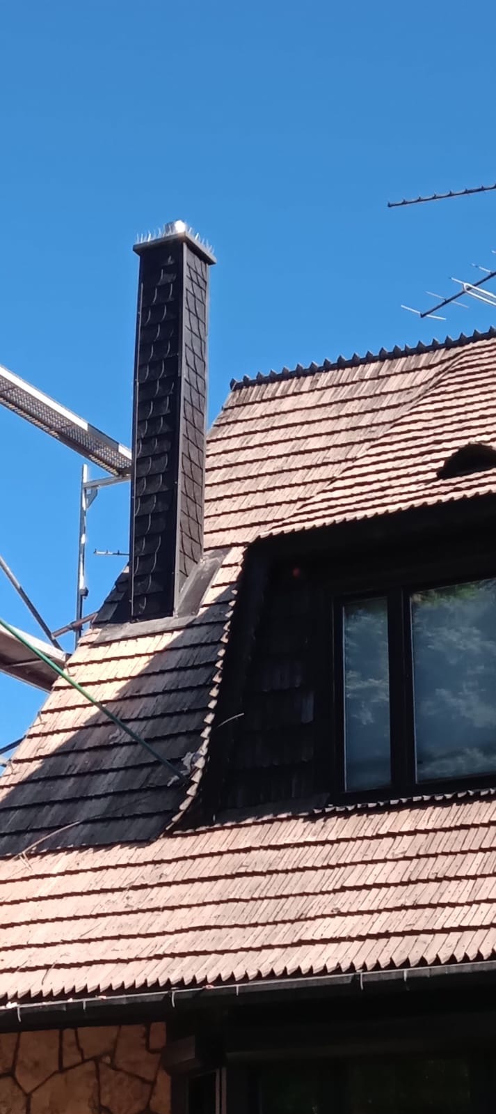 Wyburzyliśmy i postawiliśmy na nowo ponad 13 metrowy komin.