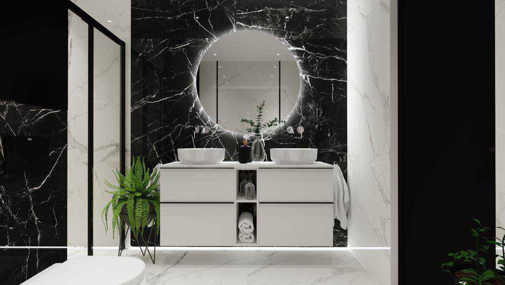 Elegancka łazienka z czarno-białymi marmurowymi płytkami, okrągłym lustrem z podświetleniem i białą podwójną umywalką na szafce. Roślina doniczkowa dodaje świeżości.