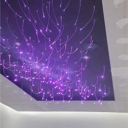 Sufit podwieszany z oświetleniem swiatłowodowym