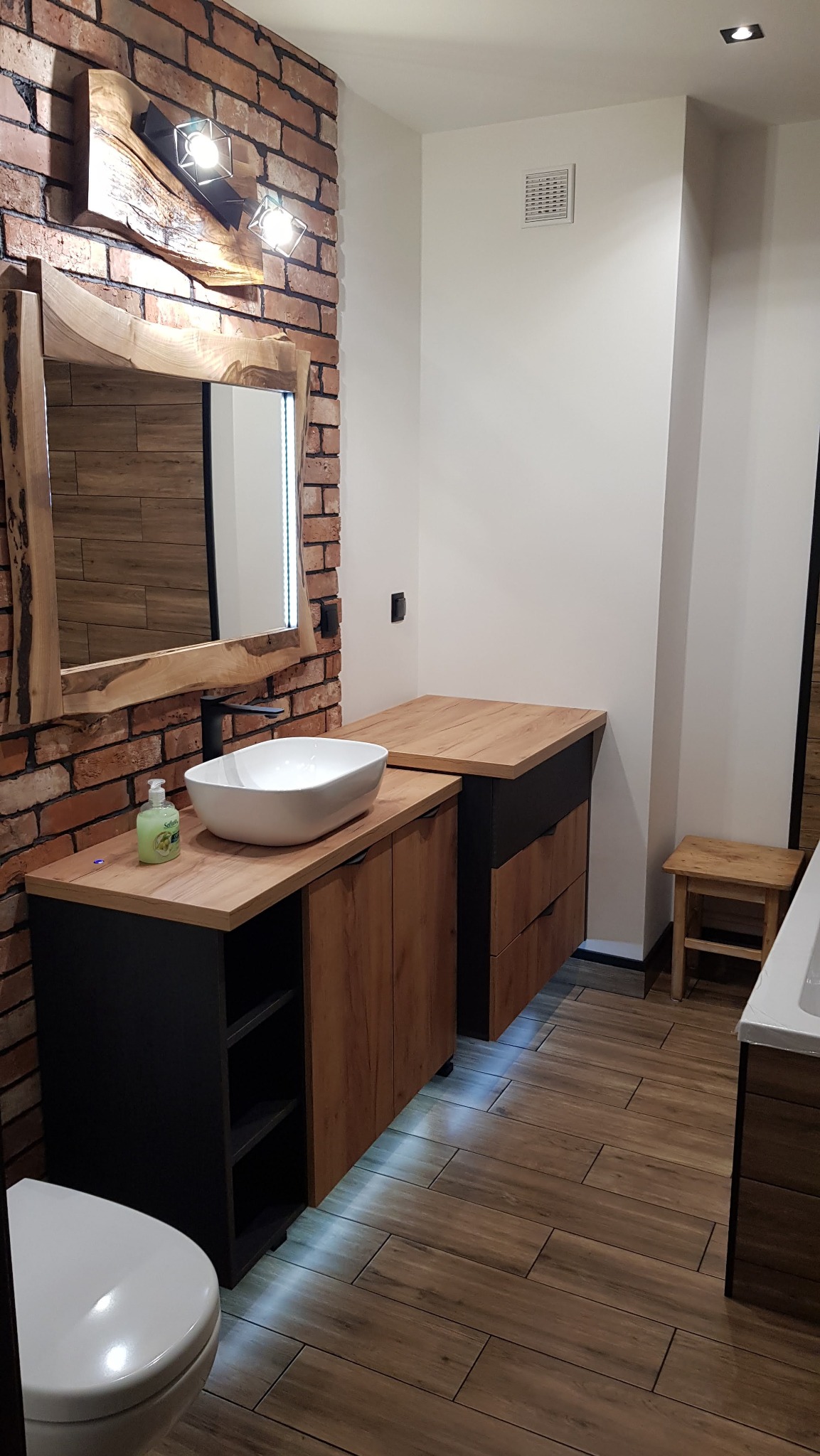 Zabudowa łazienkowa