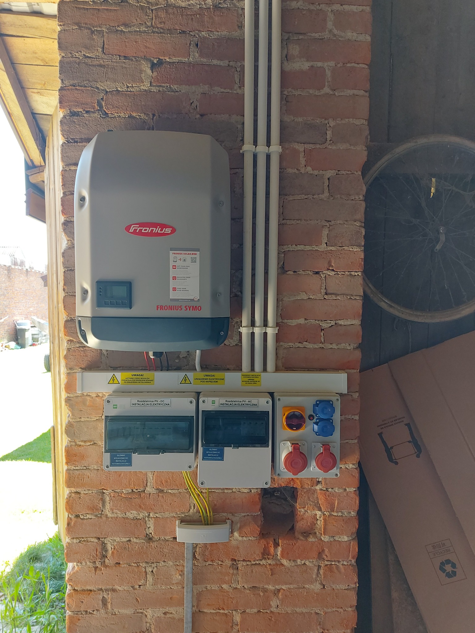 Falownik instalacji fotowoltaicznej bez magazynu energii.