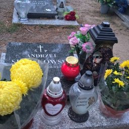 Przykład wykonanej przez nas usługi. Grób otoczony szacunkiem i pamięcią, starannie uporządkowany, jako wyraz troski i hołdu dla tych, którzy odeszli.
