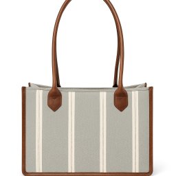 Prezentujemy torbę wykonaną z tkaniny outdoorowej w elegancki pas.Wykończenie z imitacji skóry dodaje jej charakteru i trwałości, a ponadczasowa forma sprawdzi się zarówno na co dzień, jak i w podróży.
