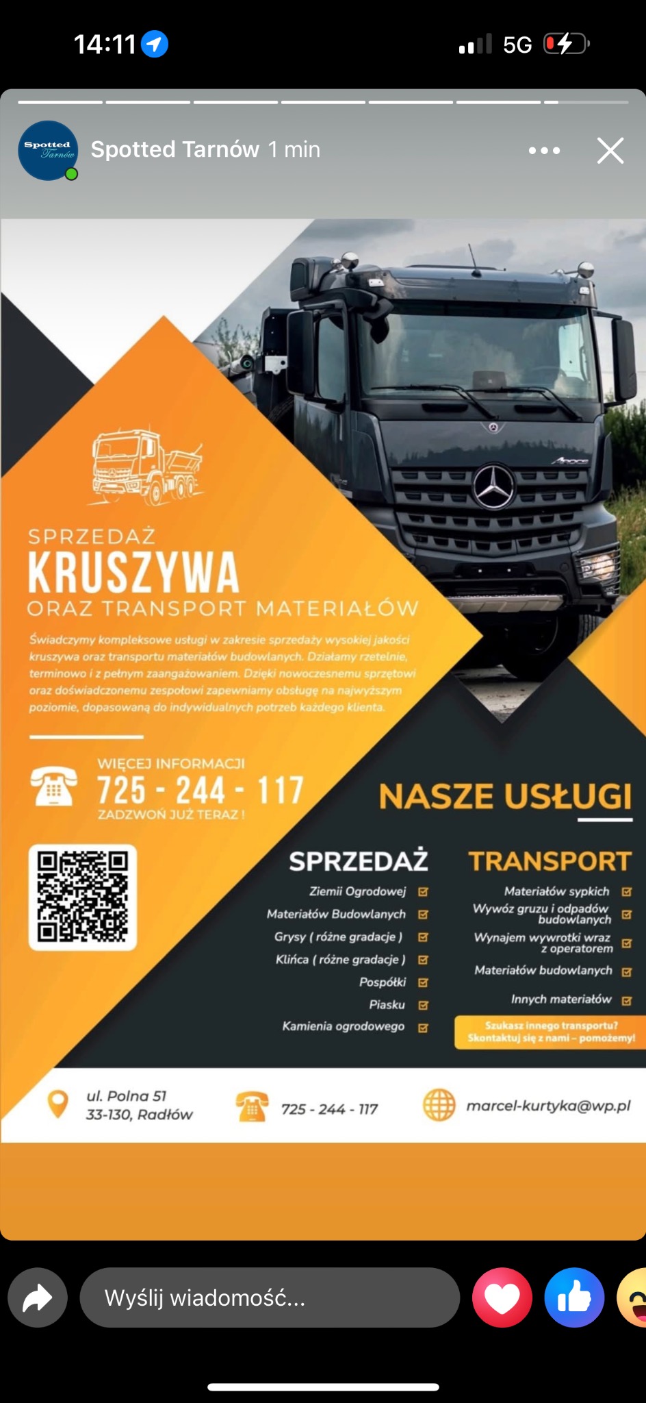 Reklama firmy transportowej: szary Mercedes Actros, sprzedaż kruszyw i transport materiałów budowlanych, kontakt, QR kod, adres e-mail i numer telefonu.