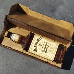 Rożnego rodzaju opakowania, pudełka ...