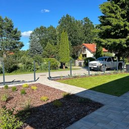 Michał Piotrowski - Zakończona realizacja trawnika wraz z rabatami.