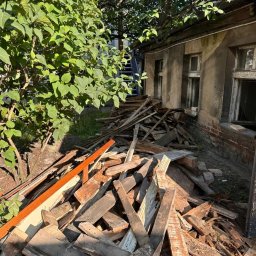 Rozbiórka starej kamienicy 