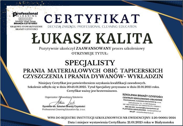 Certyfikat potwierdzający kwalifikacje Łukasza Kality jako specjalisty w praniu tapicerki i dywanów, wystawiony przez Professional Cleaning Education.