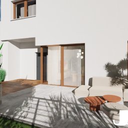 JAKUB SZELĄG PROJEKTOWANIE WNĘTRZ - Wizualizacja tarasu domu z jasną sofą modułową, okrągłymi stolikami kawowymi i roślinami w donicach. Widoczne przesuwne drzwi tarasowe i cień drzew na podłodze.