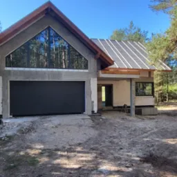 Realizacja montażu okien oraz bramy garażowej