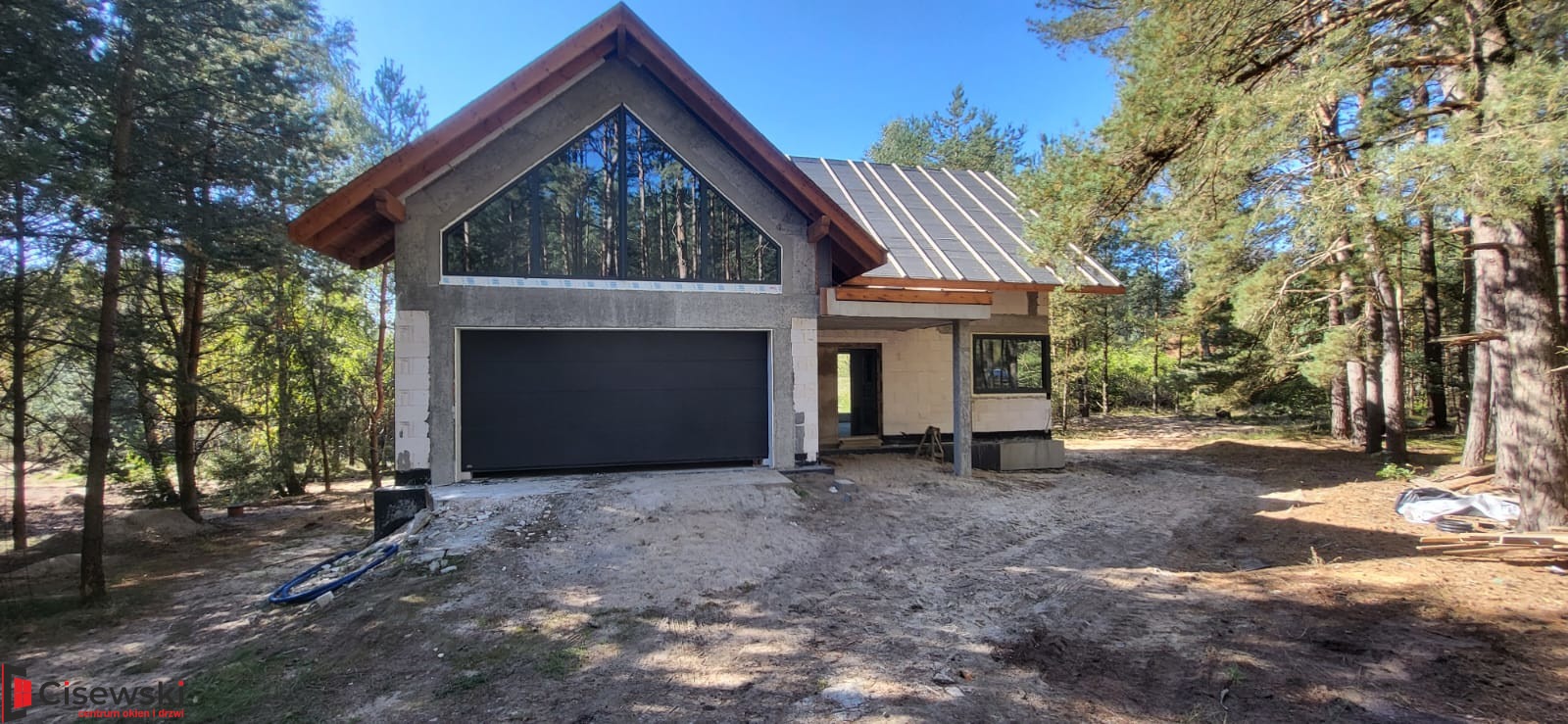 Realizacja montażu okien oraz bramy garażowej