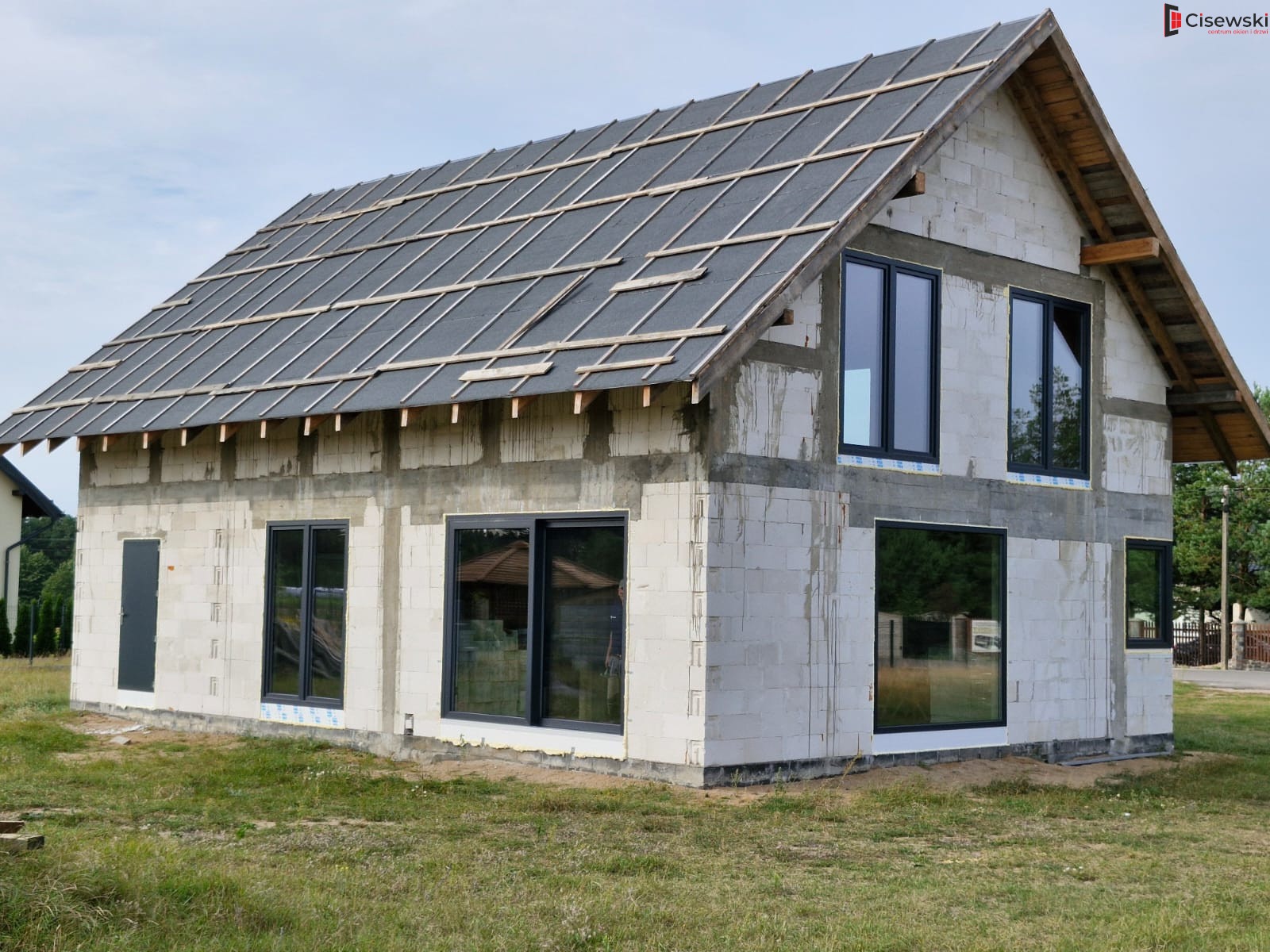 Montaż okien, drzwi i HS-ów