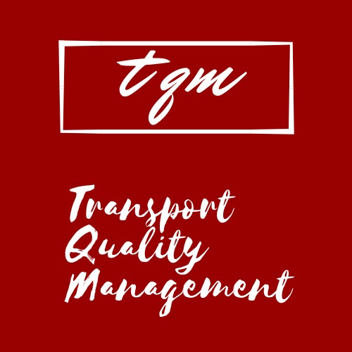 Logo TGM (Transport Quality Management) na czerwonym tle, biały napis w ozdobnej czcionce, prostokątna ramka nad tekstem.