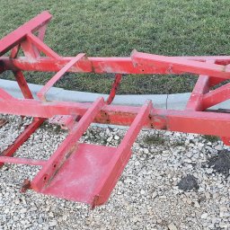 PREMIUM LAK - KRZEMIEŃ, MAZUR, WTOREK SPÓŁKA JAWNA - Maszyna rolnicza przed renowacją.