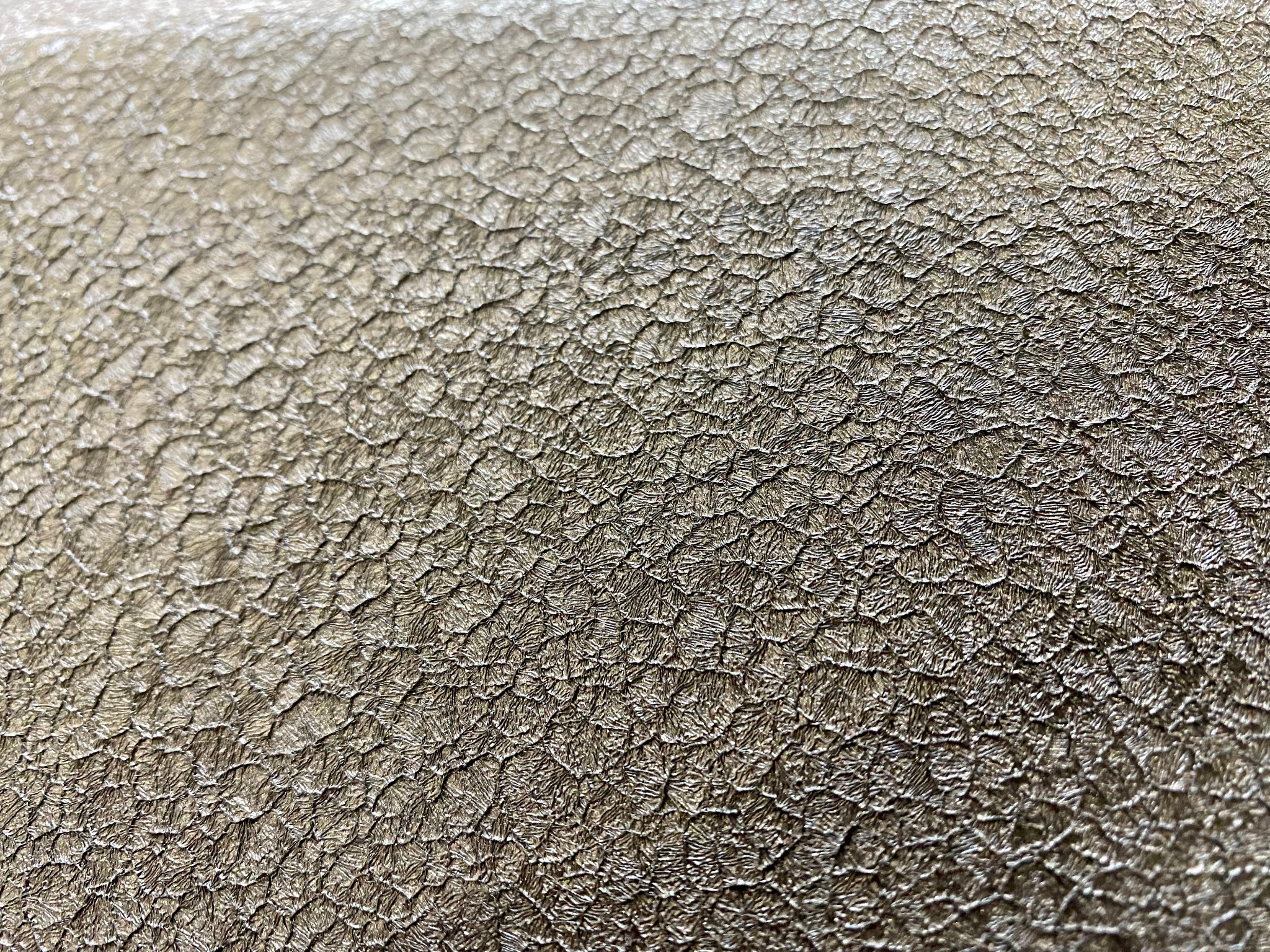 Zderzak do terenówki w wykończeniu typu 'skóra krokodyla' - zbliżenie.