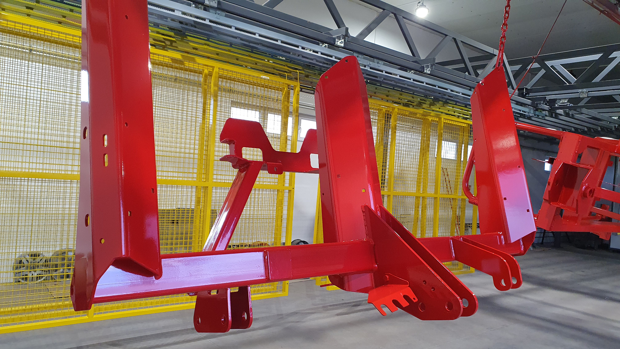 Maszyna rolnicza po renowacji (piaskowanie + podkład + kolor czerwony w połysku).