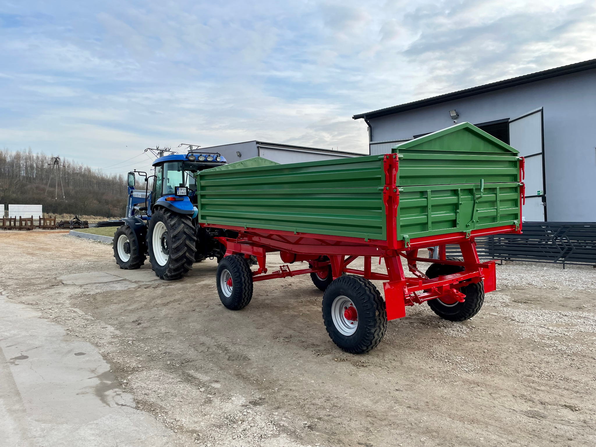 Renowacja przyczepy od traktora (podwozie, burty, felgi) - piaskowanie + podkład + kolor.