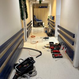 ARTIS STUDIO - ROBERT ZAJĄC - Instalacja sieci w budynku Fundacji TĘCZA na Warszawskiej Woli.