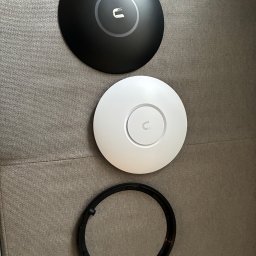 ARTIS STUDIO - ROBERT ZAJĄC - Na życzenie klienta zmieniamy kolory Access Point'ów.