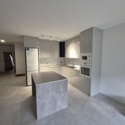 GEPPETTO DESING Paweł Boroński - Szara nowoczesna kuchnia