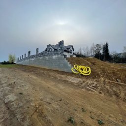 Mur oporowy i ogrodzenie 