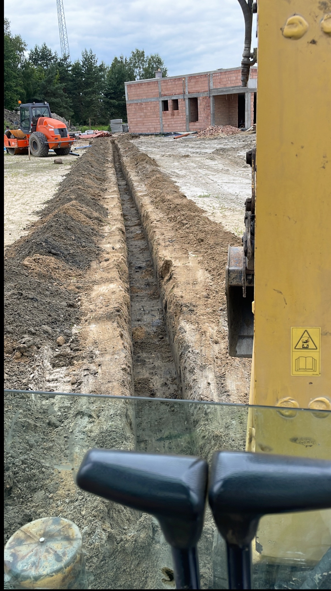 Wykop liniowy pod media