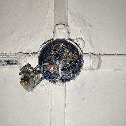 Takie kwiatki powstają, jeżeli mamy za duże obciążenia. Niestety jeszcze Alu z miedzią. Wymieniono instalację ale nie mam zdjęcia wykonanej pracy 😭