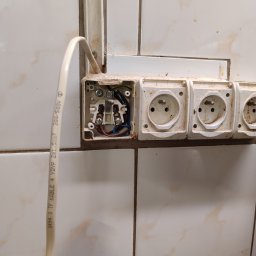 Przewód niezgodny z normami, doszło do przegrzania w puszce. Wymieniono, niestety nie mam zdjęcia wykonanej pracy 😭