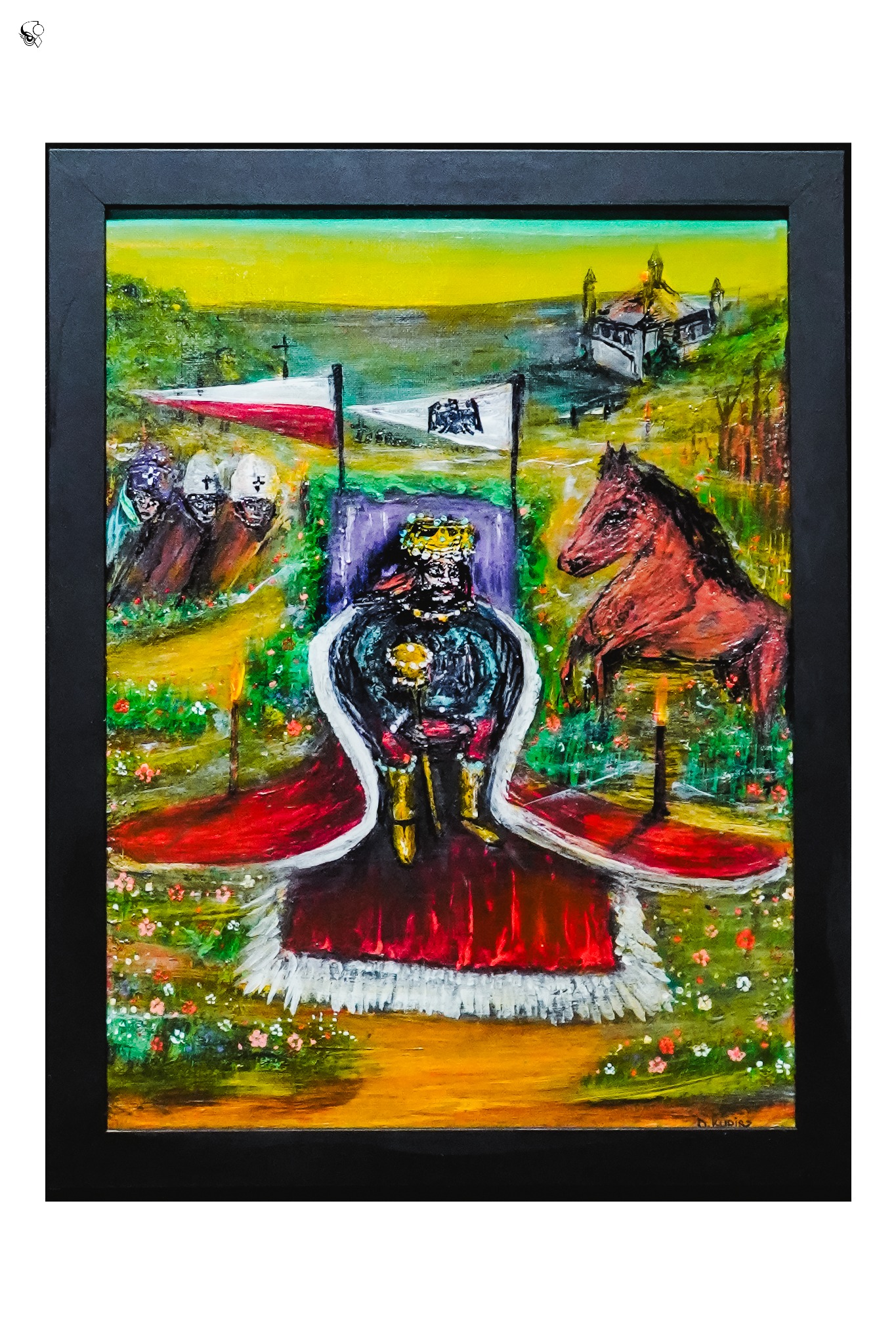 Obraz olejny w czarnej ramie: portret króla w koronie na tle polskiej flagi, duchownych, konia i budynku. Ekspresyjna faktura farby, żywe kolory, podpis autora w prawym dolnym rogu.