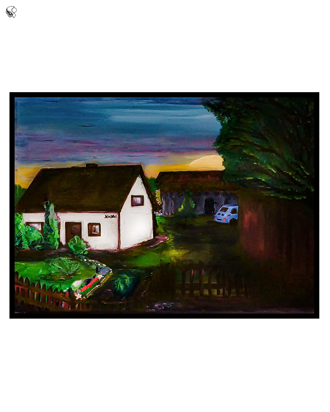 Pejzaż olejny przedstawiający biały dom z brązowym dachem o zmierzchu, z ogrodem i niebieskim samochodem w tle, namalowany w stylu impresjonistycznym.